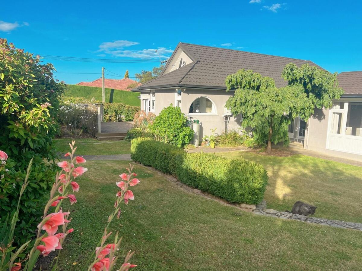 オマルー Beautiful Garden View 4Br Houseヴィラ エクステリア 写真