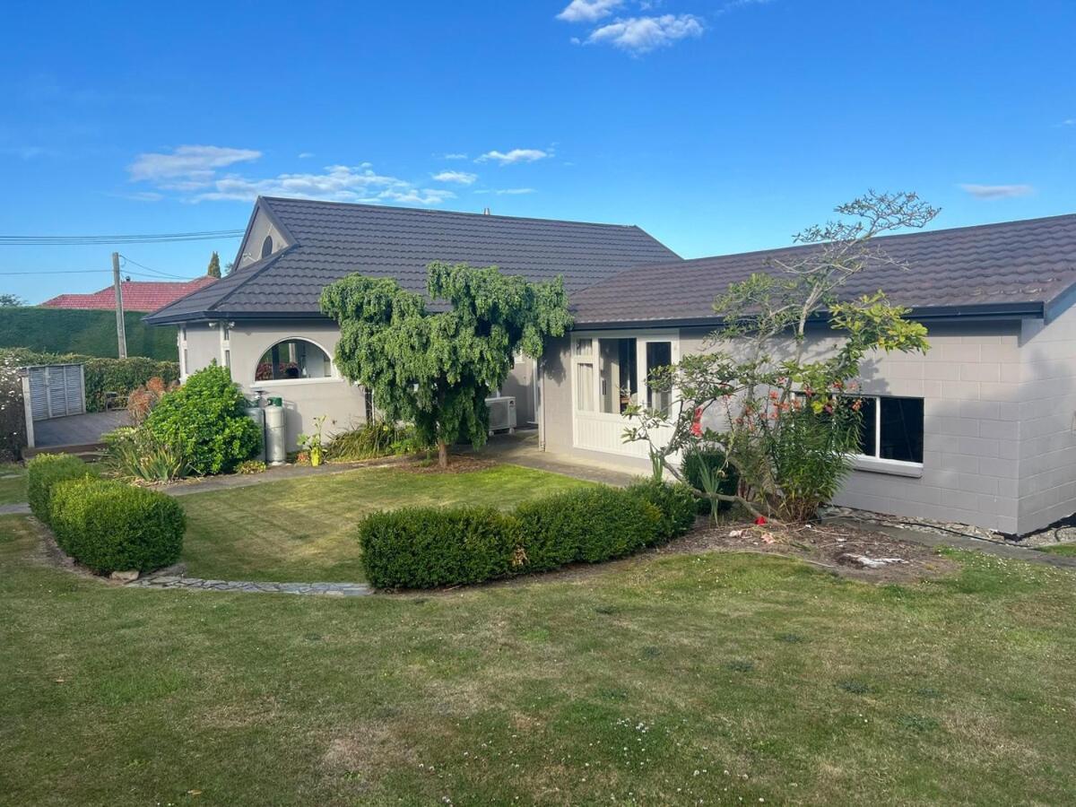 オマルー Beautiful Garden View 4Br Houseヴィラ エクステリア 写真